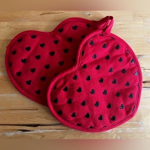 Rachel Zoe Heart Shaped Pot Holders (2)